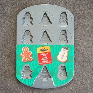 Wilton Christmas Cookie Shapes Pan 12-Cavity Gingerbread Man Tree Snowman NWT